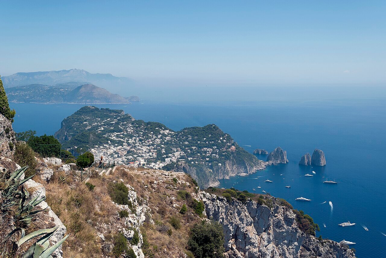 Faraglioni rocks — Capri